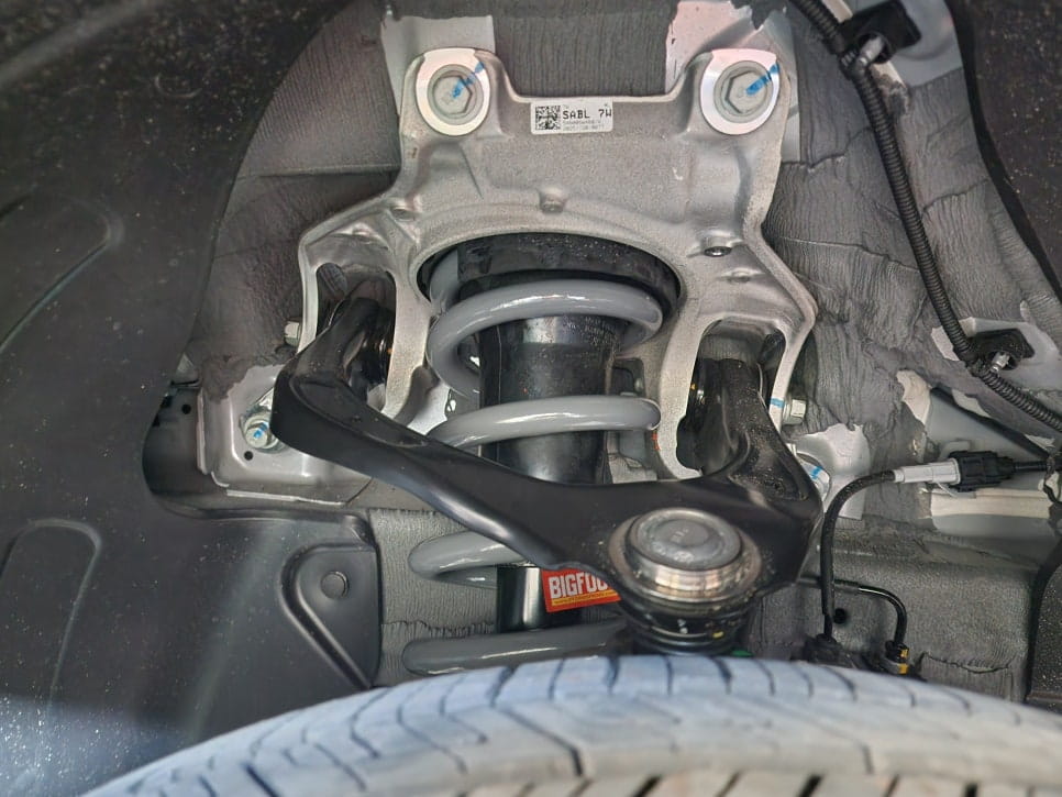 PV5 CARGO FRONT BIGFOOT SPRING ASSEMBLY INSTALLED